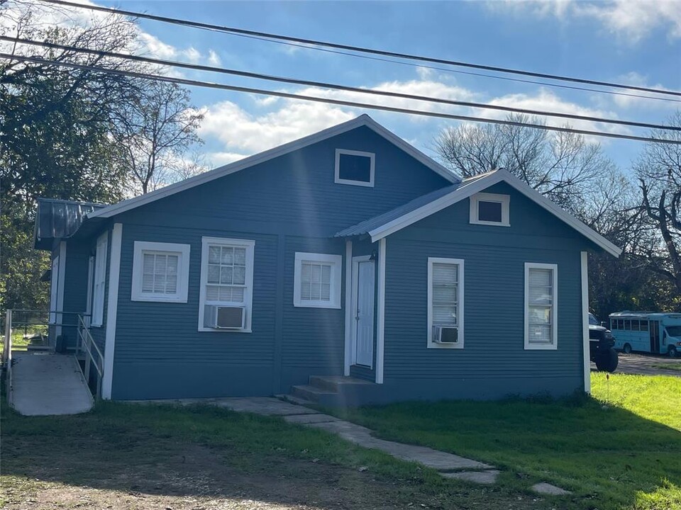 126 Smith Ln in San Marcos, TX - Building Photo
