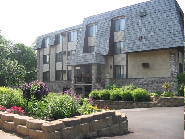 Xerxes Manor Apartments in Edina, MN - Foto de edificio - Building Photo