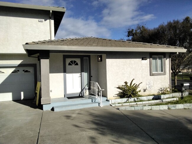 550 Edgewood Dr in Vacaville, CA - Foto de edificio - Building Photo