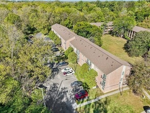 Raccoon Creek Apartments in Columbus, OH - Building Photo - Building Photo