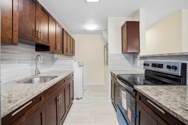 7604 SW 10th Ct in North Lauderdale, FL - Building Photo - Building Photo