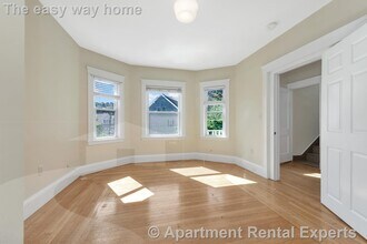 31 Champney St, Unit #2 in Boston, MA - Foto de edificio - Building Photo