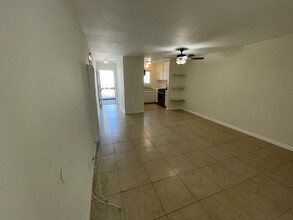 2152 W Alameda Ave, Unit 1 in Anaheim, CA - Foto de edificio - Building Photo