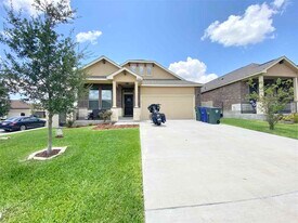 1402 Orto Dr. in Laredo, TX - Building Photo