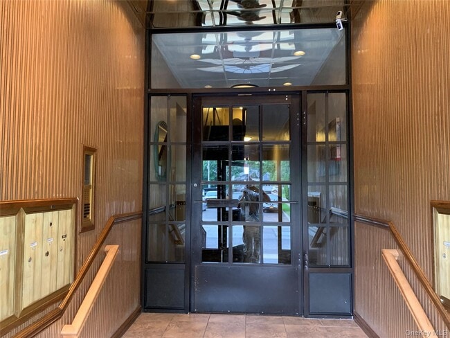 51 Smith St in Merrick, NY - Building Photo - Building Photo