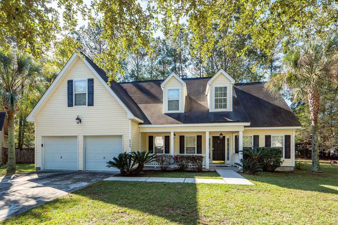 8340 Berringer Bluff in North Charleston, SC - Foto de edificio