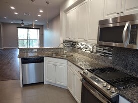 982 Sweetbriar Ln, Unit #B in Azusa, CA - Building Photo