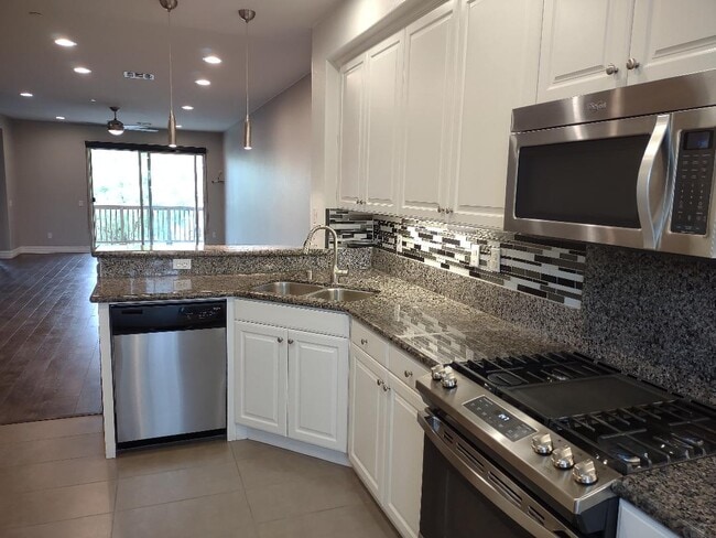 982 Sweetbriar Ln, Unit #B