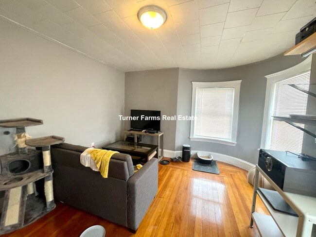 22 Alberta Ter, Unit 1