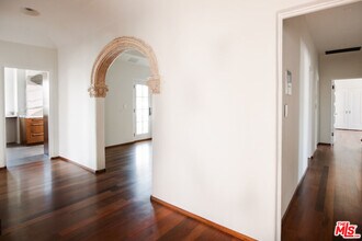 1302 N Sweetzer Ave in West Hollywood, CA - Building Photo - Building Photo