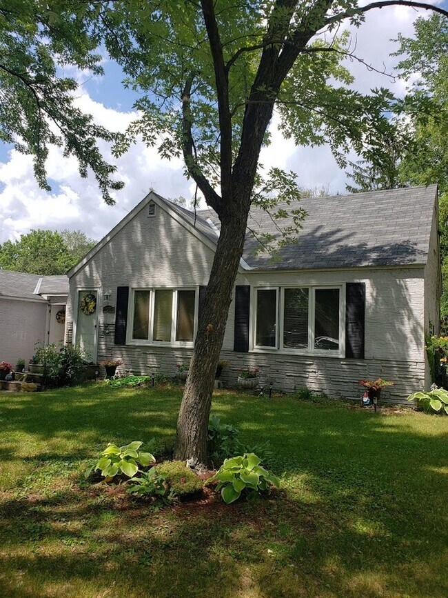 2245 Pinewood Dr in Mounds View, MN - Building Photo - Building Photo