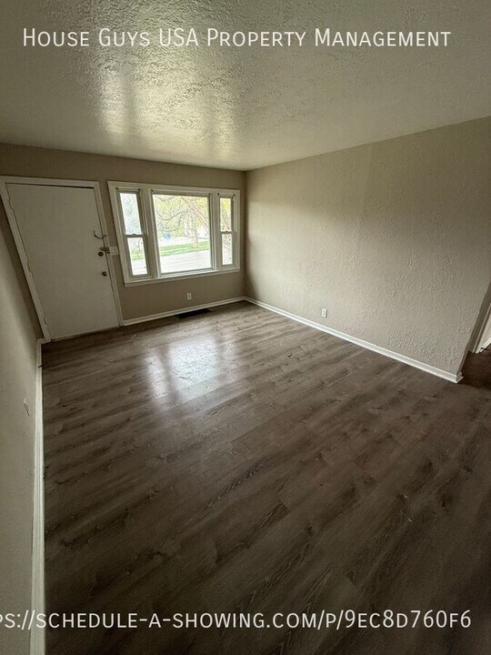 4612 E Linwood Blvd in Kansas City, MO - Building Photo