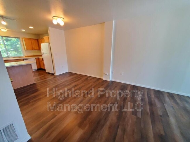 324 NE Whitman St in Pullman, WA - Foto de edificio - Building Photo