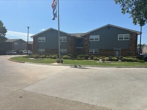 Winds of Oak Forest in Duncan, OK - Building Photo - Building Photo