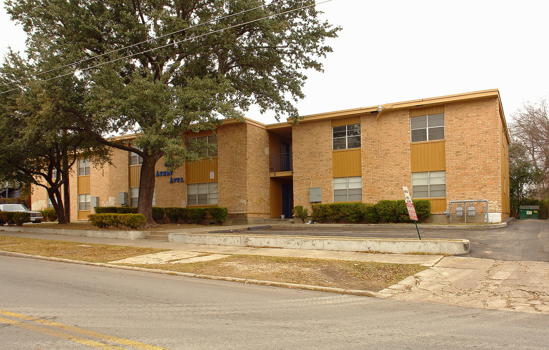 Ashby Apartments in San Antonio, TX - Building Photo