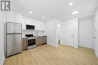 995 O'Connor Dr in Toronto, ON - Building Photo - Building Photo