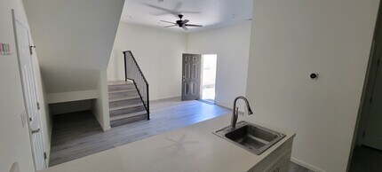 337 Clover St in Woodland, CA - Building Photo - Building Photo