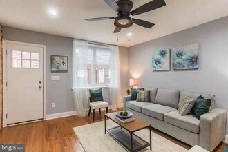 717 Sigel St in Philadelphia, PA - Foto de edificio - Building Photo