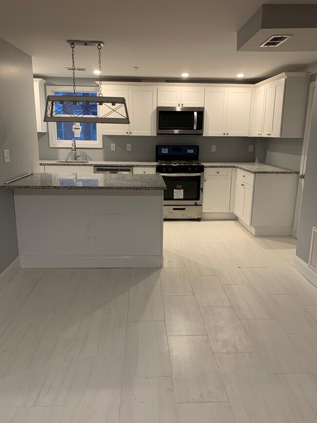 12 Waverly St, Unit 2