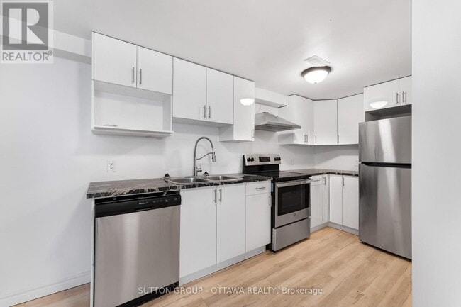 20 Dundegan Dr in Ottawa, ON - Building Photo - Building Photo