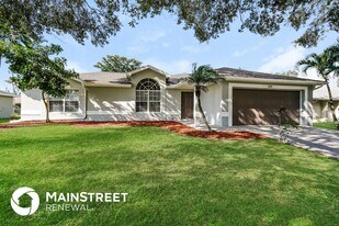 525 SW 23rd Terrace in Cape Coral, FL - Building Photo