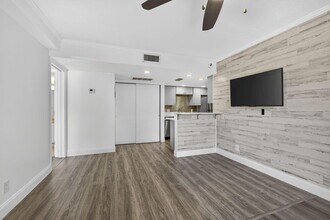 612 Executive Center Dr in West Palm Beach, FL - Building Photo - Building Photo