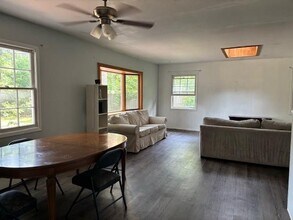 41 Spencer Ln in Stony Brook, NY - Building Photo - Building Photo