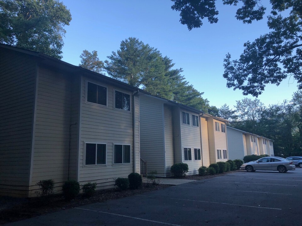 4 Woodcock St in Black Mountain, NC - Building Photo