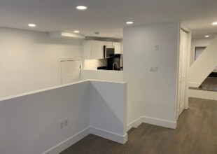 19 Phillips St, Unit 1 in Boston, MA - Building Photo - Building Photo