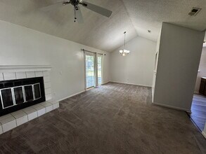 1329 Forest Lake Dr in Hinesville, GA - Building Photo - Building Photo