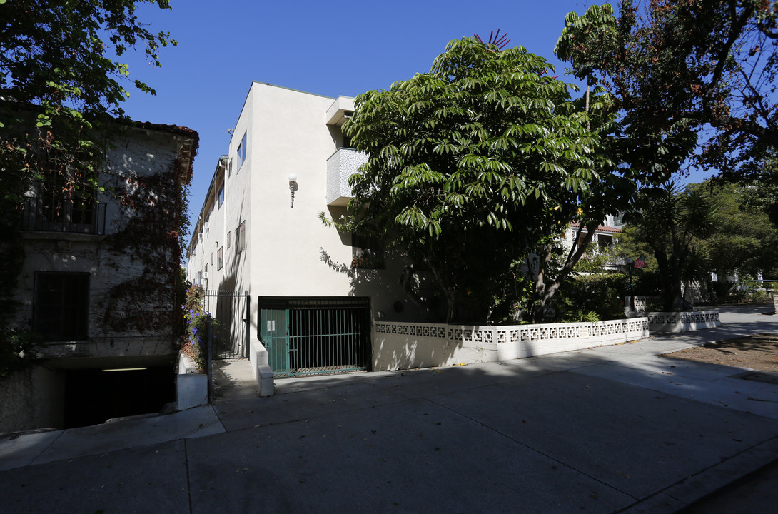 1247 N Sweetzer Ave in West Hollywood, CA - Building Photo