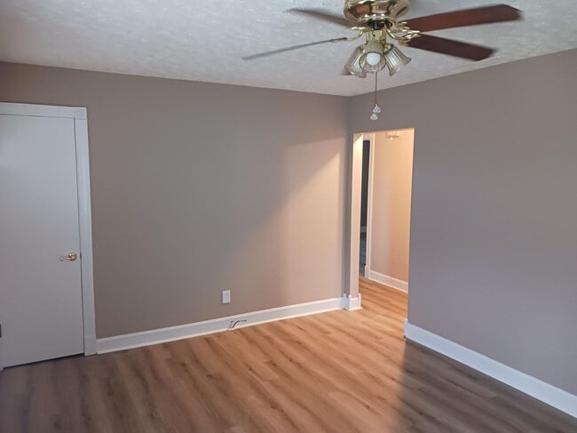 6006 Lewis Way in Louisville, KY - Building Photo - Building Photo