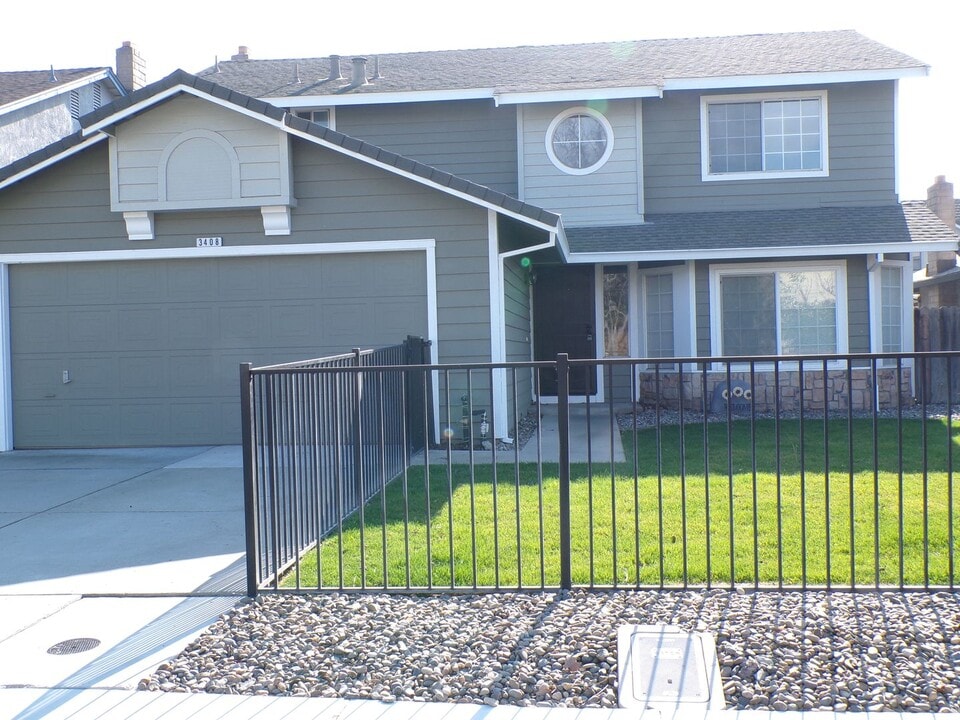 3408 Setrok Dr in Modesto, CA - Foto de edificio