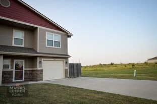 1718 Sutter Woods Rd in Junction City, KS - Building Photo