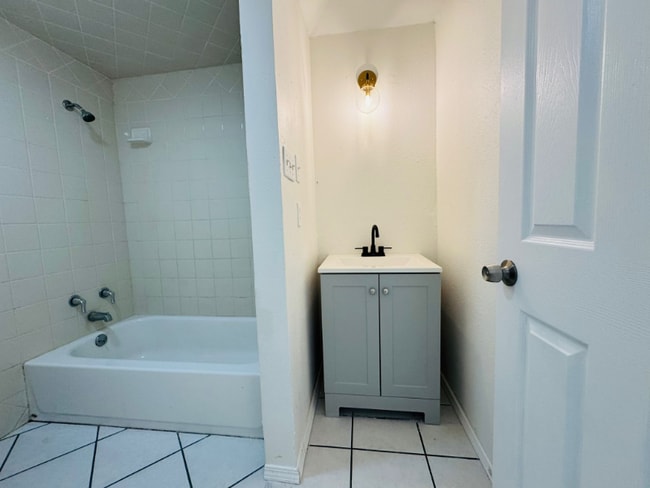 1703 N Magdalen St in San Angelo, TX - Building Photo - Building Photo