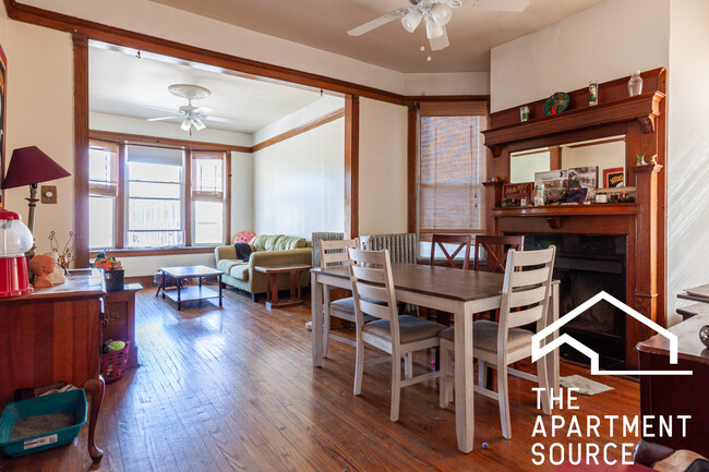 3326 N Clark St, Unit 3F in Chicago, IL - Building Photo - Building Photo