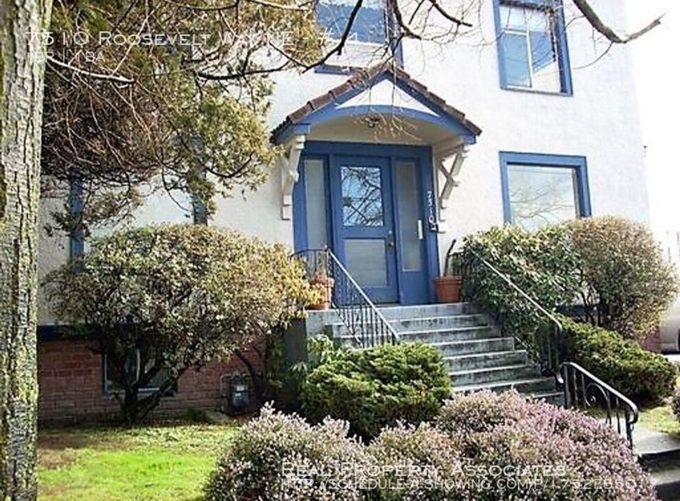 7510 Roosevelt Way NE in Seattle, WA - Building Photo