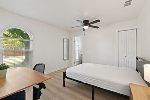 1910 N Floyd Rd, Unit 1912 in Richardson, TX - Building Photo