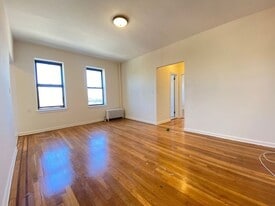 2235 Cruger Ave, Unit Apt 2D in Bronx, NY - Building Photo
