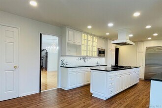 164 Rock Creek Ln in Scarsdale, NY - Building Photo - Building Photo