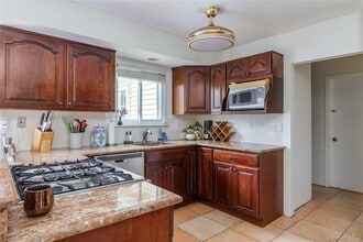 44 Frazer Dr in Greenlawn, NY - Building Photo - Building Photo