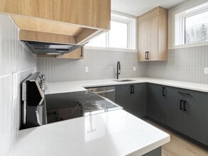 8604-86033 33 Ave NW in Calgary, AB - Building Photo - Building Photo