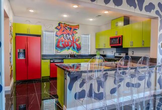 5405 Beach Grass Ln in San Diego, CA - Foto de edificio - Building Photo
