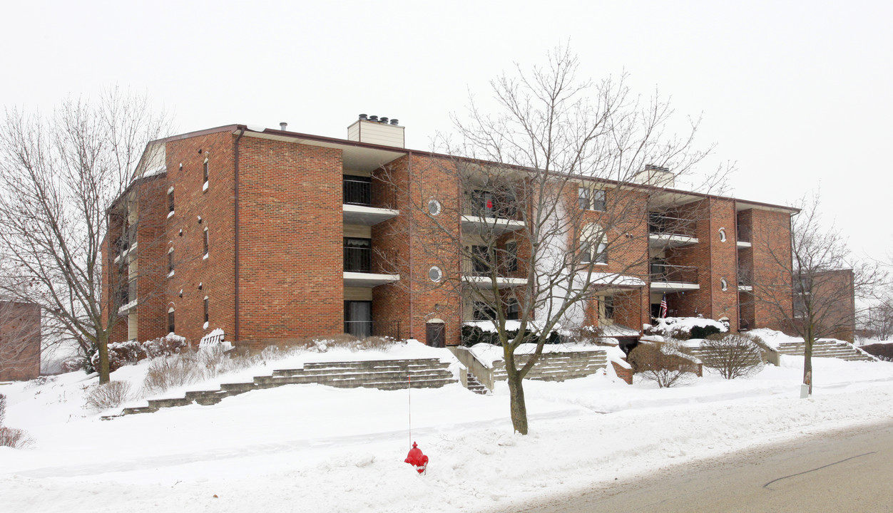 Chatham Place in Buffalo Grove, IL - Building Photo