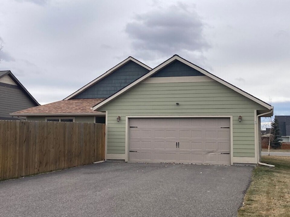 1076 Ferguson Ave in Bozeman, MT - Building Photo