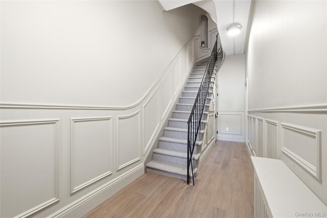 13 W Hoffman Ave in Lindenhurst, NY - Building Photo - Building Photo