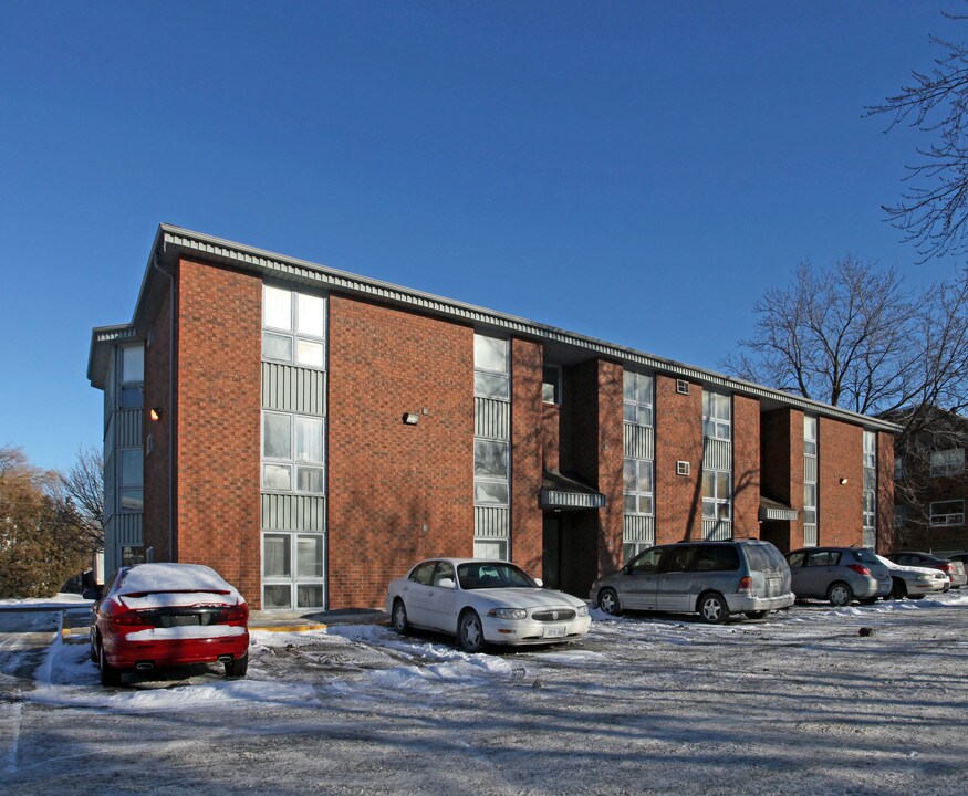 243 Cordova Rd in Oshawa, ON - Building Photo