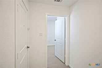 321 W Mill St in New Braunfels, TX - Building Photo - Building Photo