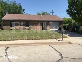2017 Paisley St in Denton, TX - Building Photo