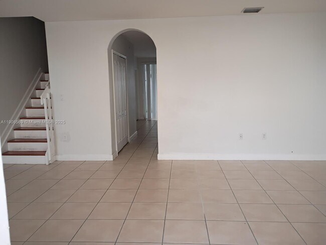 8199 W 36th Ave in Hialeah, FL - Building Photo - Building Photo